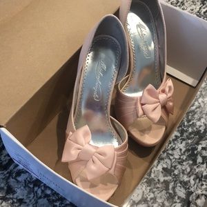 NWT blush pink wedding shoes size 6.5